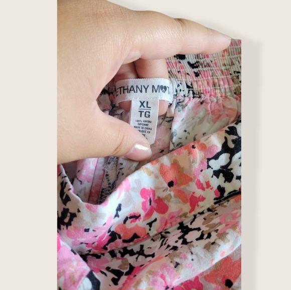 Pink Floral Shorts - Picture 4 of 4